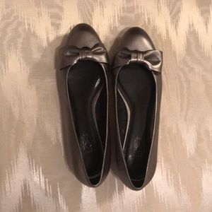 NWT Silver Leather Bow Loft Flats